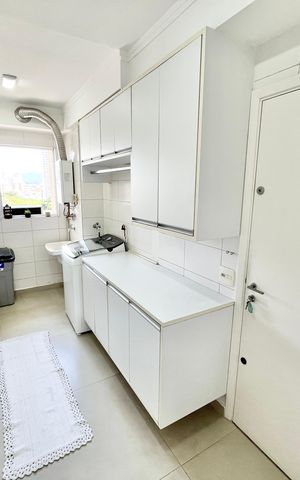 Apartamento à venda com 195m², 3 quartos e 3 vagas Apartamento à venda com 195m², 3 quartos e 3 vagasÁrea de Serviço