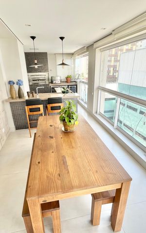 Apartamento à venda com 195m², 3 quartos e 3 vagas Apartamento à venda com 195m², 3 quartos e 3 vagasVaranda gourmet