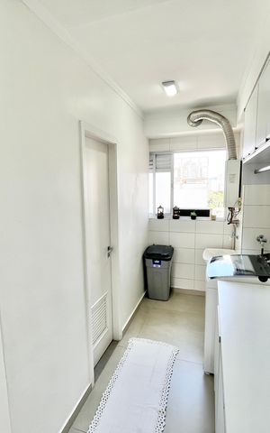 Apartamento à venda com 195m², 3 quartos e 3 vagas Apartamento à venda com 195m², 3 quartos e 3 vagasÁrea de Serviço