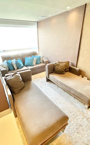 Apartamento à venda com 195m², 3 quartos e 3 vagas Apartamento à venda com 195m², 3 quartos e 3 vagasSala de TV