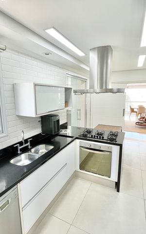 Apartamento à venda com 195m², 3 quartos e 3 vagas Apartamento à venda com 195m², 3 quartos e 3 vagasCozinha