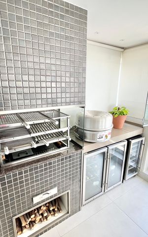 Apartamento à venda com 195m², 3 quartos e 3 vagas Apartamento à venda com 195m², 3 quartos e 3 vagasVaranda gourmet