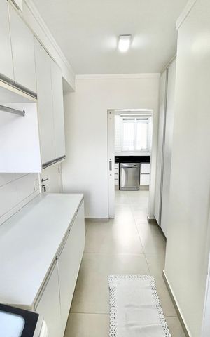 Apartamento à venda com 195m², 3 quartos e 3 vagas Apartamento à venda com 195m², 3 quartos e 3 vagasÁrea de Serviço