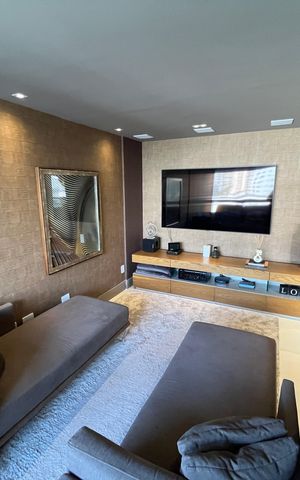 Apartamento à venda com 195m², 3 quartos e 3 vagas Apartamento à venda com 195m², 3 quartos e 3 vagasSala de TV