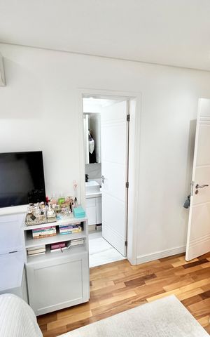 Apartamento à venda com 195m², 3 quartos e 3 vagas Apartamento à venda com 195m², 3 quartos e 3 vagasQuarto 2 - Suíte