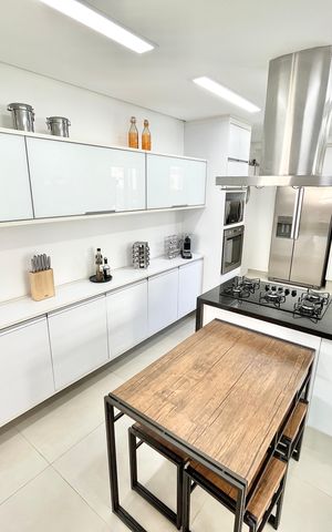 Apartamento à venda com 195m², 3 quartos e 3 vagas Apartamento à venda com 195m², 3 quartos e 3 vagasCozinha