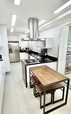 Apartamento à venda com 195m², 3 quartos e 3 vagas Apartamento à venda com 195m², 3 quartos e 3 vagasCozinha
