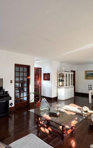 Casa à venda com 497m², 4 quartos e 2 vagasSala