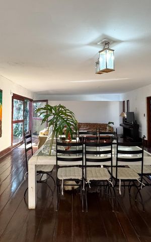 Casa à venda com 497m², 4 quartos e 2 vagasSala
