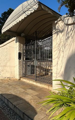Apartamento à venda com 120m², 3 quartos e 2 vagas Apartamento à venda com 120m², 3 quartos e 2 vagasFachada
