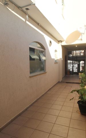 Casa à venda com 250m², 3 quartos e 6 vagasQuintal