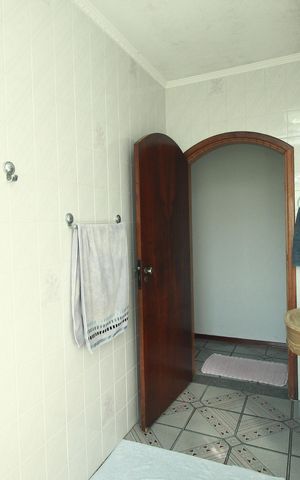 Casa à venda com 250m², 3 quartos e 6 vagasBanheiro Social 2