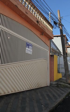 Casa à venda com 250m², 3 quartos e 6 vagasPlaca instalada em 15/04/2026 com o código WYNY-749