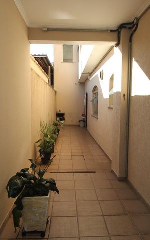 Casa à venda com 250m², 3 quartos e 6 vagasQuintal