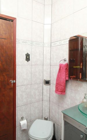 Casa à venda com 250m², 3 quartos e 6 vagasBanheiro Social 1