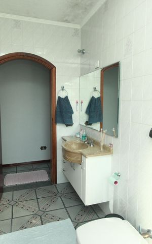 Casa à venda com 250m², 3 quartos e 6 vagasBanheiro Social 2