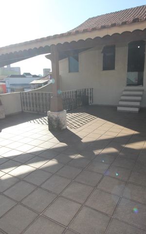 Casa à venda com 250m², 3 quartos e 6 vagasVaranda