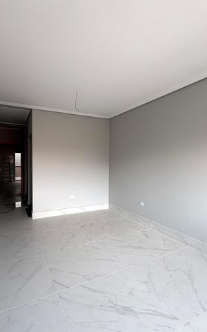Casa à venda com 150m², 3 quartos e 2 vagas Casa à venda com 150m², 3 quartos e 2 vagasSala