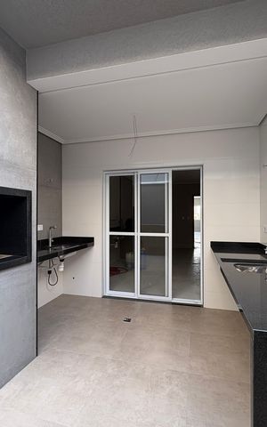 Casa à venda com 150m², 3 quartos e 2 vagas Casa à venda com 150m², 3 quartos e 2 vagasÁrea de Serviço/ Churrasqueira