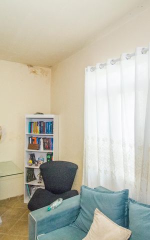 Casa à venda com 140m², 2 quartos e 3 vagas Casa à venda com 140m², 2 quartos e 3 vagasSala