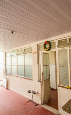 Casa à venda com 140m², 2 quartos e 3 vagas Casa à venda com 140m², 2 quartos e 3 vagasÁrea externa