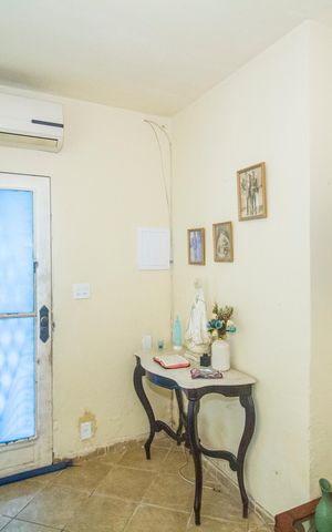 Casa à venda com 140m², 2 quartos e 3 vagas Casa à venda com 140m², 2 quartos e 3 vagasSala