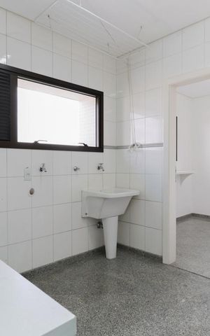 Apartamento à venda com 480m², 4 quartos e 4 vagas Apartamento à venda com 480m², 4 quartos e 4 vagasÁrea de serviço