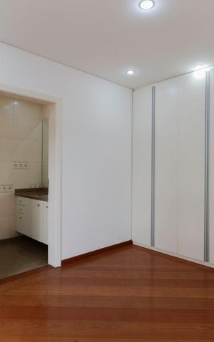 Apartamento à venda com 480m², 4 quartos e 4 vagas Apartamento à venda com 480m², 4 quartos e 4 vagasSuíte 2