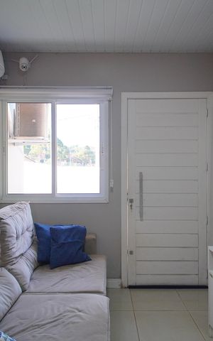 Casa à venda com 40m², 2 quartos e 2 vagasSala