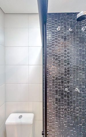 Casa de condomínio à venda com 83m², 2 quartos e 2 vagasBanheiro da Suíte