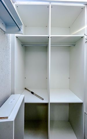 Casa de condomínio à venda com 83m², 2 quartos e 2 vagasCloset da suíte