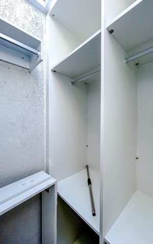 Casa de condomínio à venda com 83m², 2 quartos e 2 vagasCloset da suíte