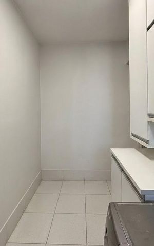 Apartamento à venda com 130m², 3 quartos e 2 vagas Apartamento à venda com 130m², 3 quartos e 2 vagasÁrea de Serviço