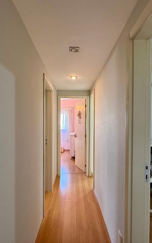 Apartamento à venda com 130m², 3 quartos e 2 vagas Apartamento à venda com 130m², 3 quartos e 2 vagasCorredor Quartos
