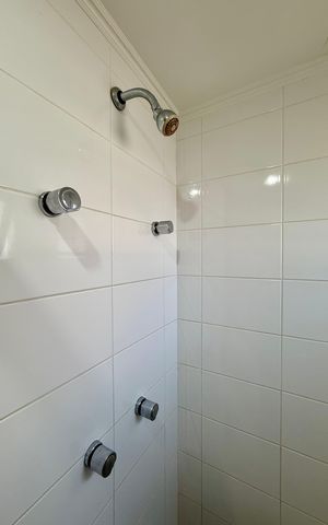 Apartamento à venda com 130m², 3 quartos e 2 vagas Apartamento à venda com 130m², 3 quartos e 2 vagasBanheiro Suíte