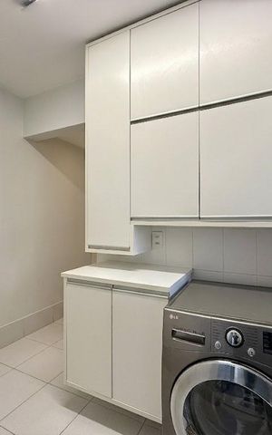 Apartamento à venda com 130m², 3 quartos e 2 vagas Apartamento à venda com 130m², 3 quartos e 2 vagasÁrea de Serviço