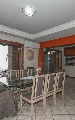 Casa à venda com 300m², 5 quartos e 3 vagasSala