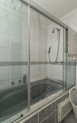 Casa à venda com 300m², 5 quartos e 3 vagasBanheiro da Suíte