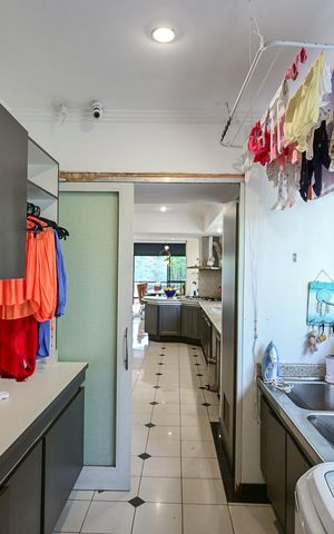 Apartamento à venda com 246m², 4 quartos e 4 vagasÁrea de Serviço 