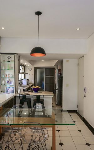 Apartamento à venda com 246m², 4 quartos e 4 vagasCozinha