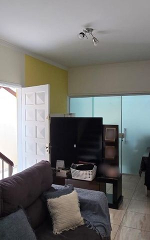 Casa à venda com 135m², 4 quartos e 2 vagas Casa à venda com 135m², 4 quartos e 2 vagasCasa 01/ Sala