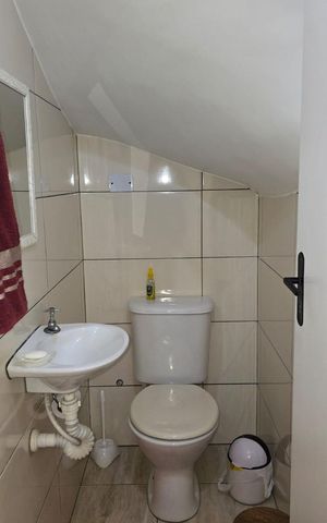 Casa à venda com 135m², 4 quartos e 2 vagas Casa à venda com 135m², 4 quartos e 2 vagasCasa 01/ Lavabo