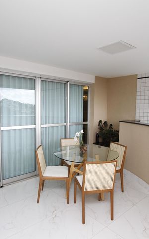 Apartamento à venda com 270m², 4 quartos e 3 vagasVaranda da Sala