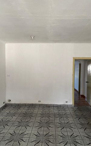 Casa para alugar com 260m², 3 quartos e 3 vagas Casa para alugar com 260m², 3 quartos e 3 vagasSala