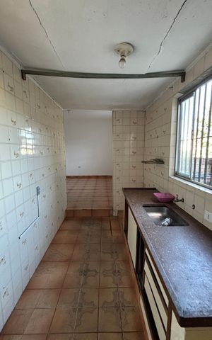 Casa para alugar com 260m², 3 quartos e 3 vagas Casa para alugar com 260m², 3 quartos e 3 vagasCozinha