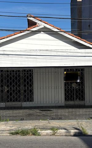 Casa para alugar com 260m², 3 quartos e 3 vagas Casa para alugar com 260m², 3 quartos e 3 vagasFachada