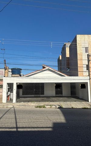Casa para alugar com 260m², 3 quartos e 3 vagas Casa para alugar com 260m², 3 quartos e 3 vagasFachada