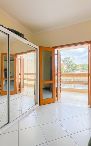 Casa à venda com 135m², 5 quartos e 10 vagas Casa à venda com 135m², 5 quartos e 10 vagasSuíte 3