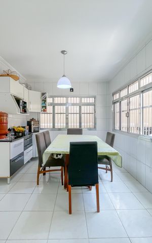 Casa à venda com 135m², 5 quartos e 10 vagas Casa à venda com 135m², 5 quartos e 10 vagasCozinha