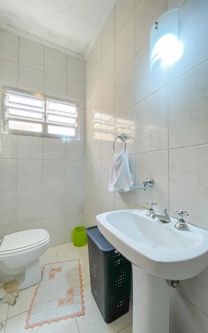 Casa à venda com 135m², 5 quartos e 10 vagas Casa à venda com 135m², 5 quartos e 10 vagasBanheiro da Suíte 2